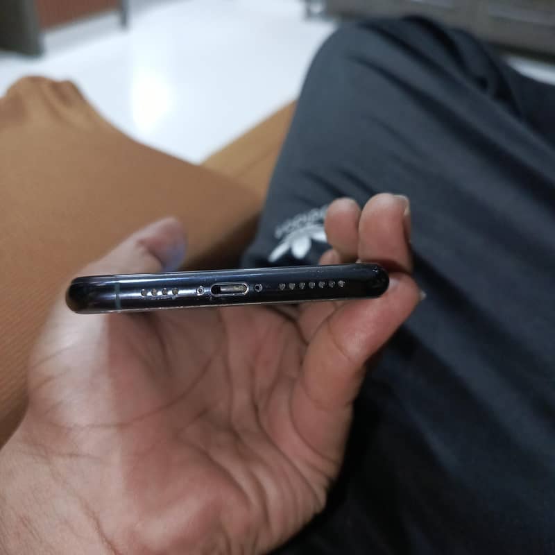 Apple iPhone 11 3
