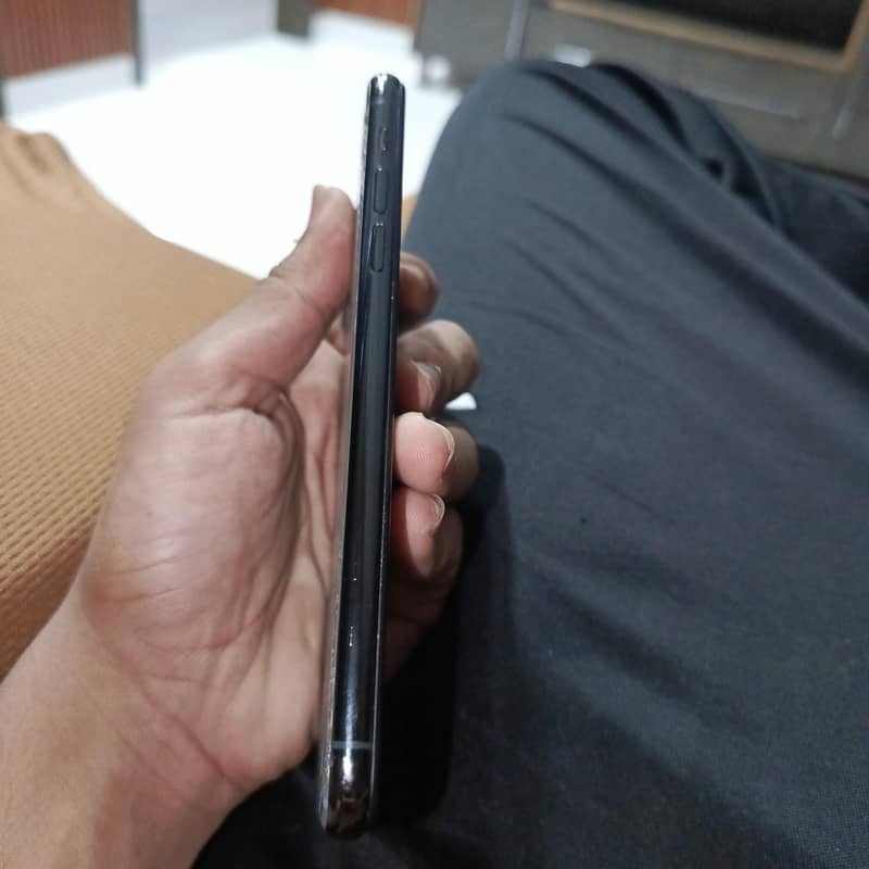 Apple iPhone 11 4