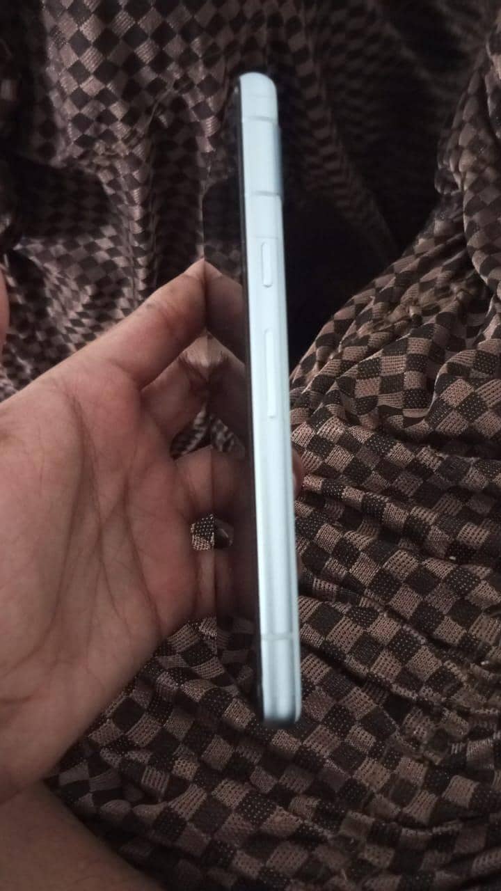 Google Pixel 7a 4