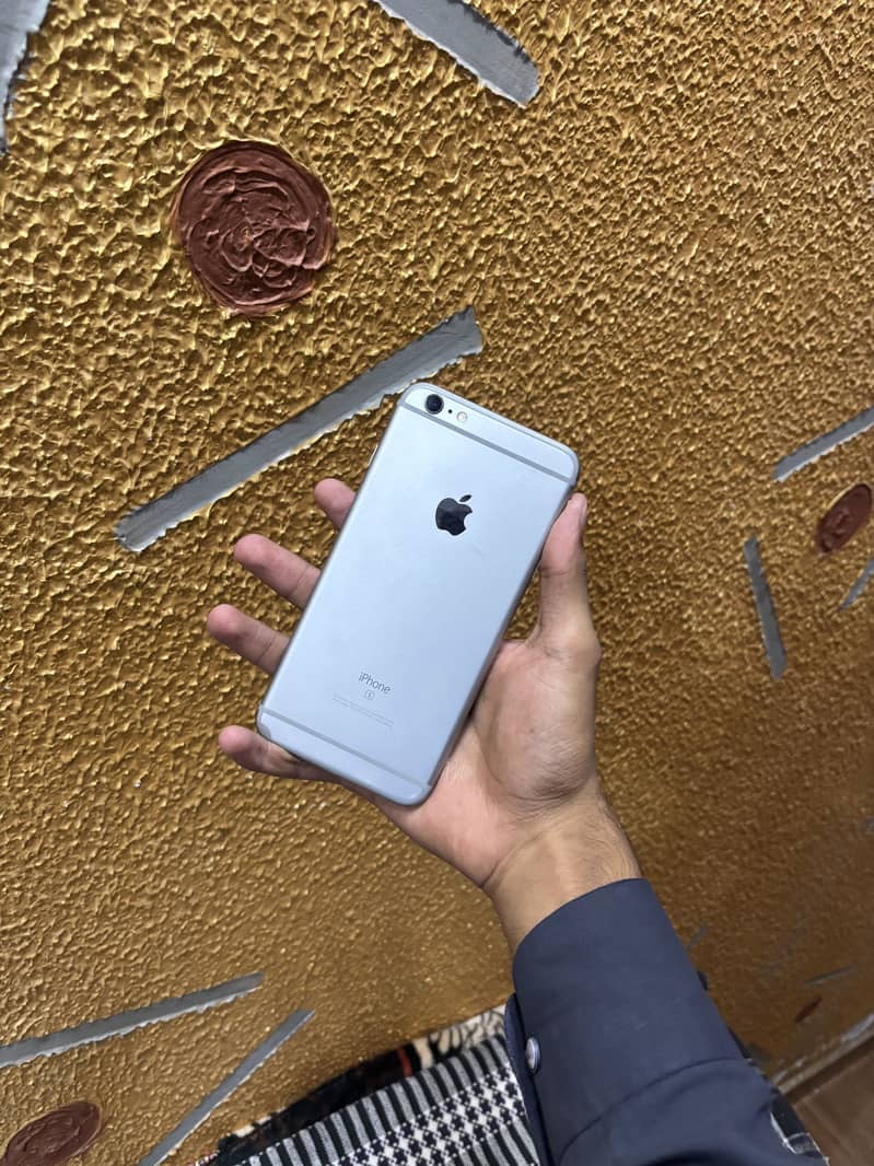 Apple iPhone 6S Plus 2