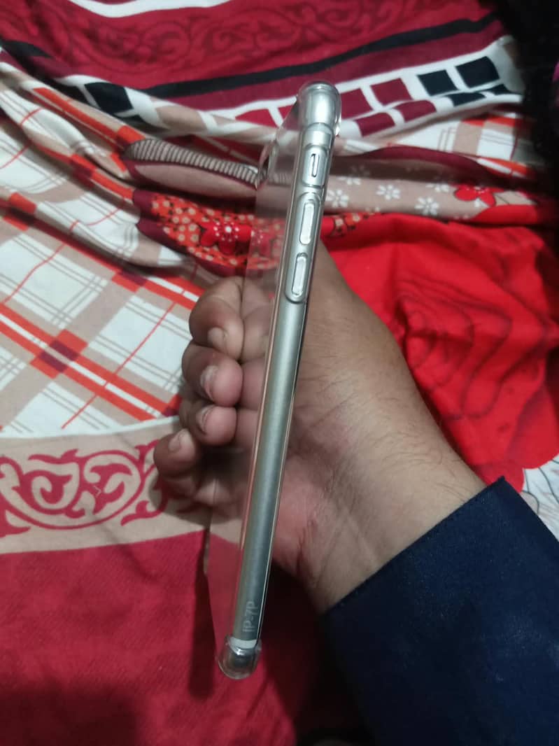 Apple iPhone 7 Plus 1
