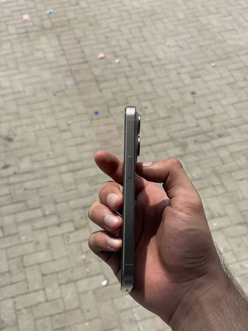 Apple iPhone 15 Pro 2