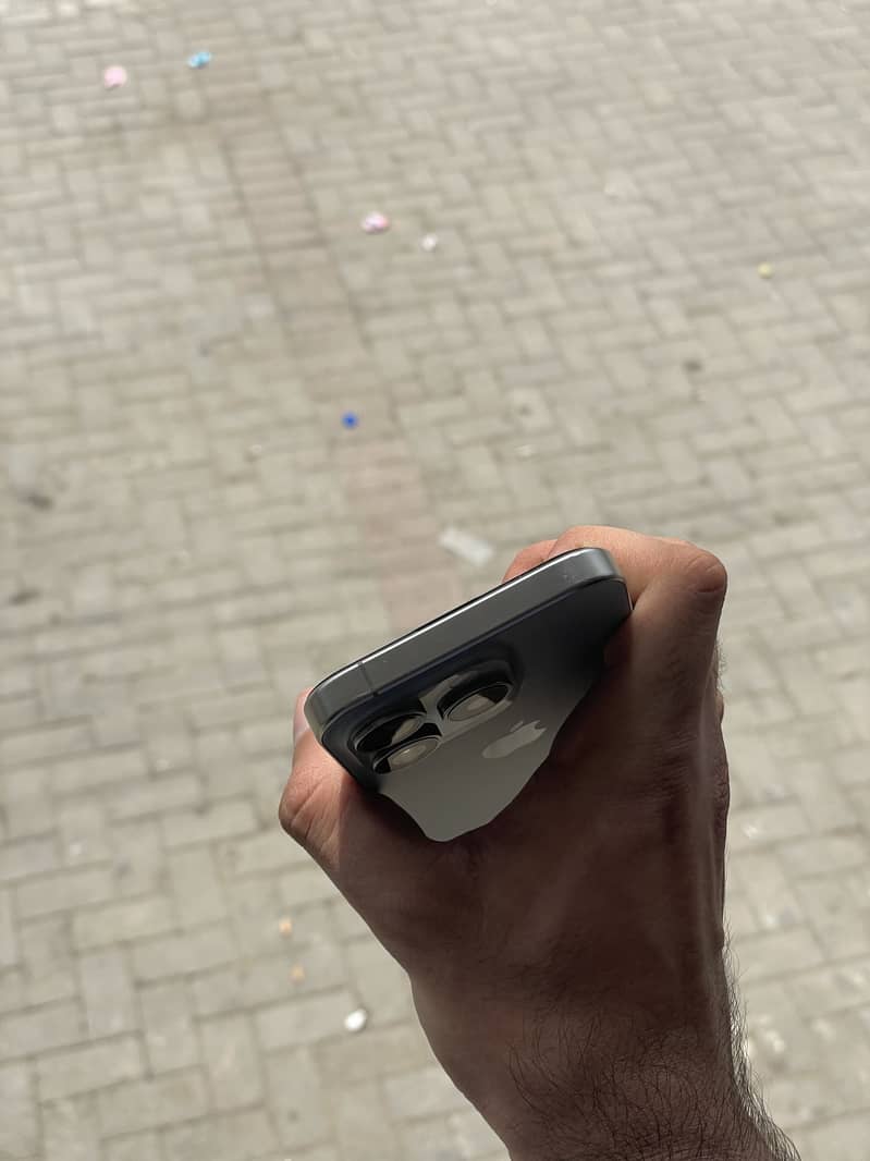 Apple iPhone 15 Pro 4
