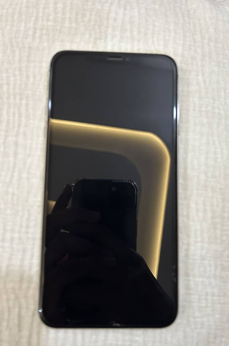 Apple iPhone XS Max 1