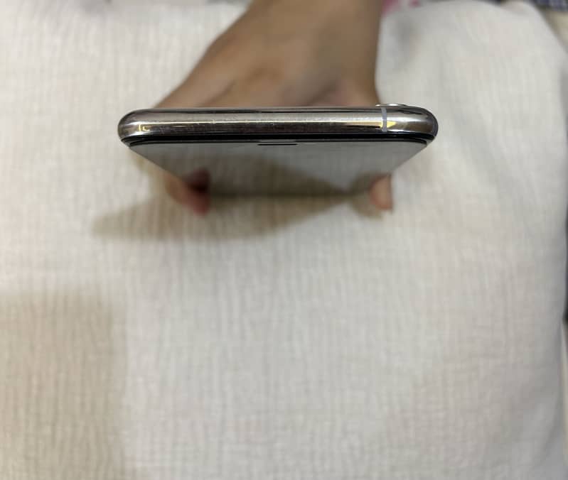 Apple iPhone XS Max 5