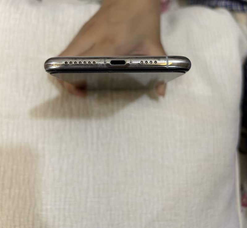 Apple iPhone XS Max 6
