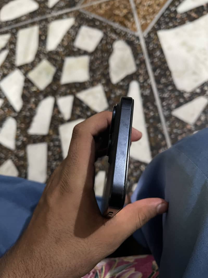 Apple iPhone 15 Pro Max 4