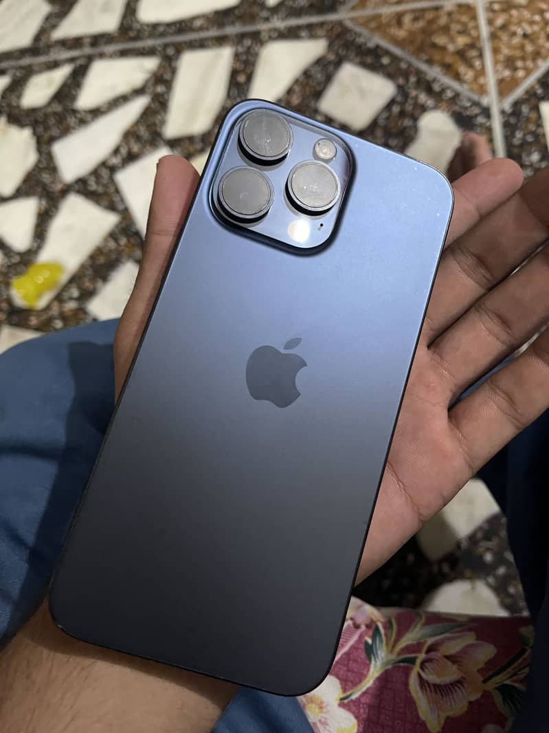 Apple iPhone 15 Pro Max 6