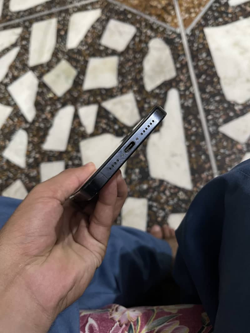 Apple iPhone 15 Pro Max 7