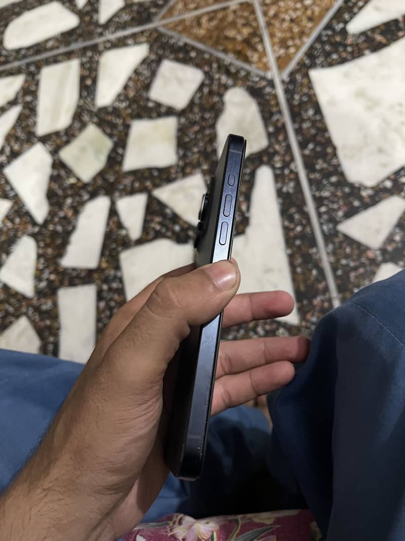 Apple iPhone 15 Pro Max 9