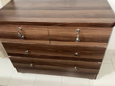 Dresser/Chester of drawers