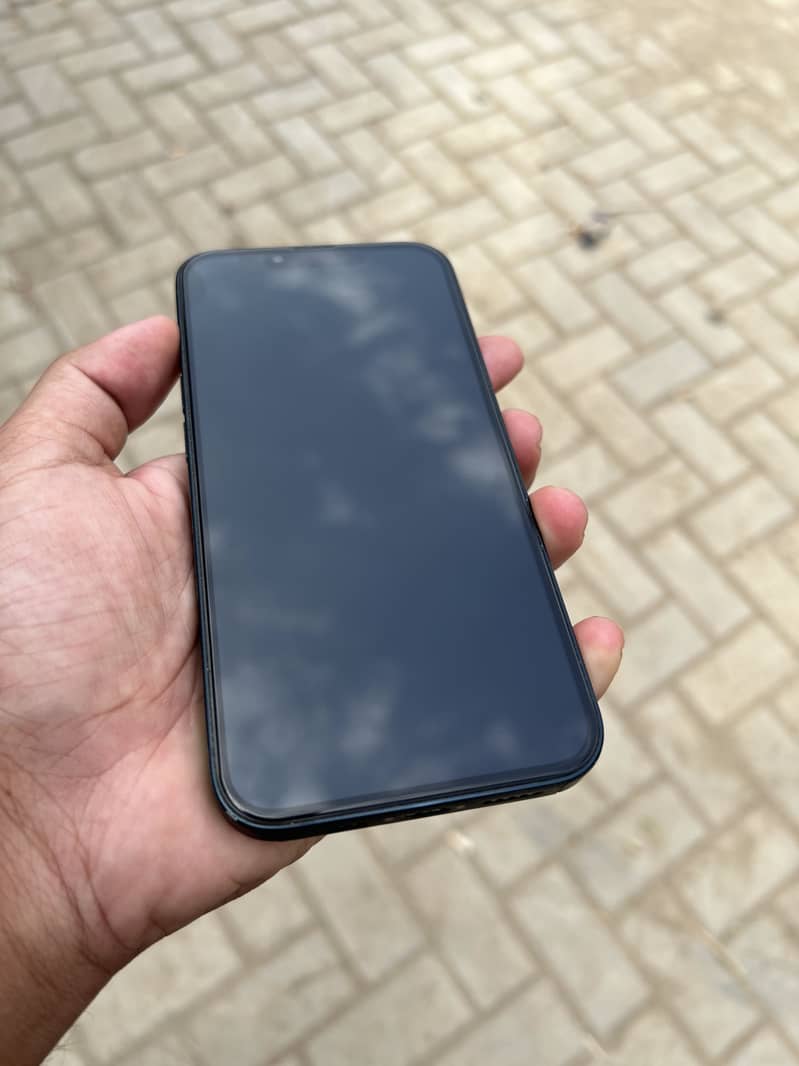 Apple iPhone 13 2
