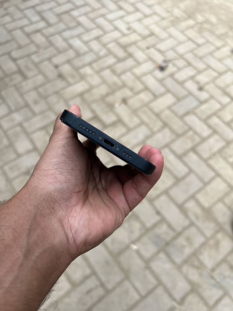 Apple iPhone 13 4