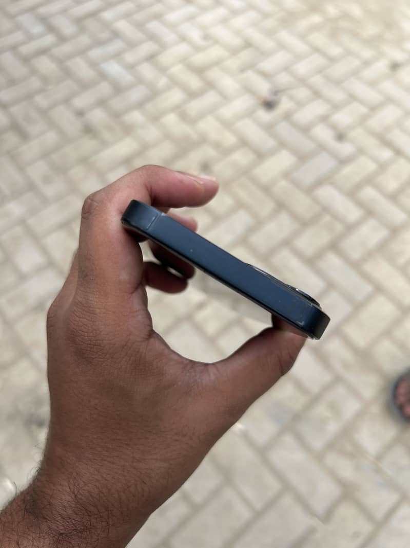 Apple iPhone 13 5