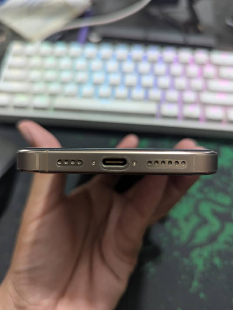 Apple iPhone 16 Pro Max 3