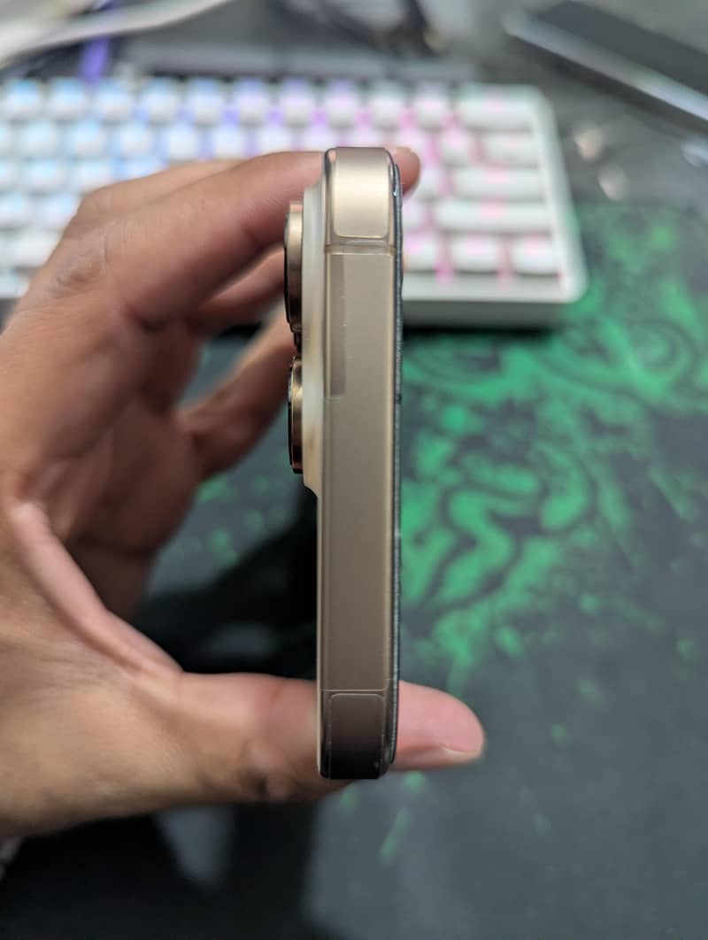 Apple iPhone 16 Pro Max 4