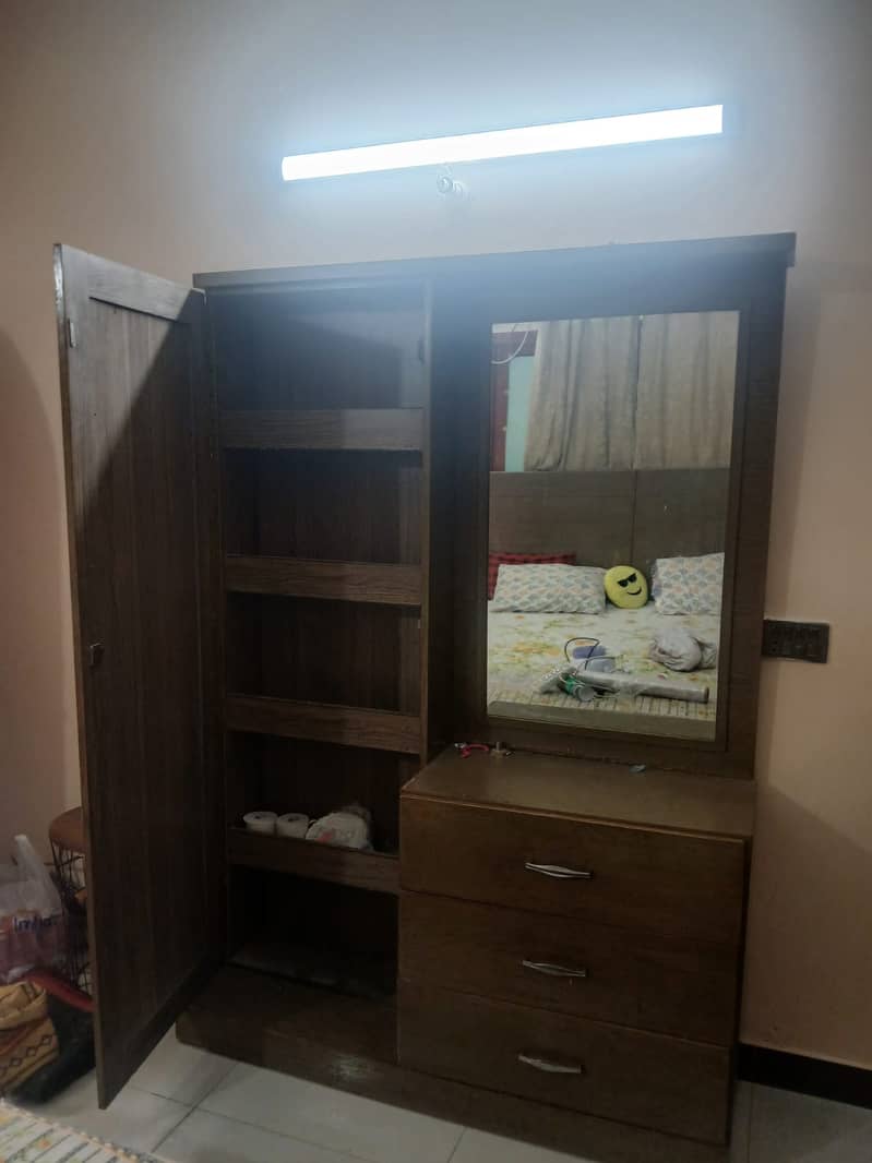 Wooden dressing table 2