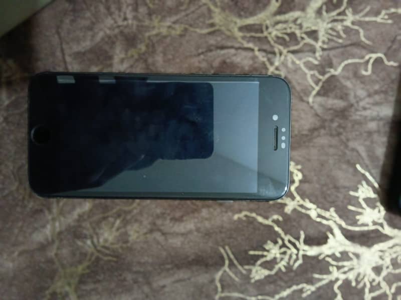 Apple iPhone 8 1
