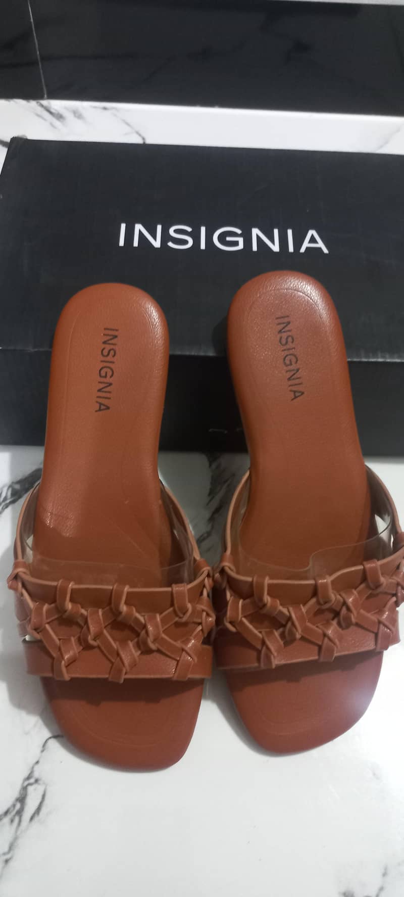 branded flats 0