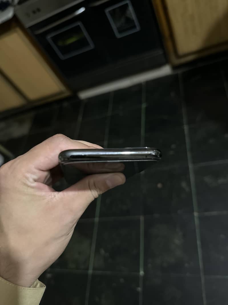 Apple iPhone 11 Pro 1