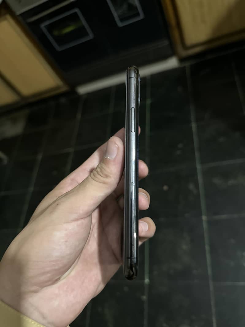 Apple iPhone 11 Pro 2