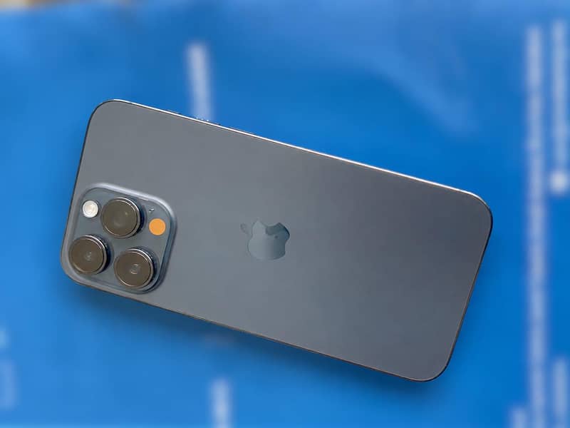 Apple iPhone 15 Pro Max 4