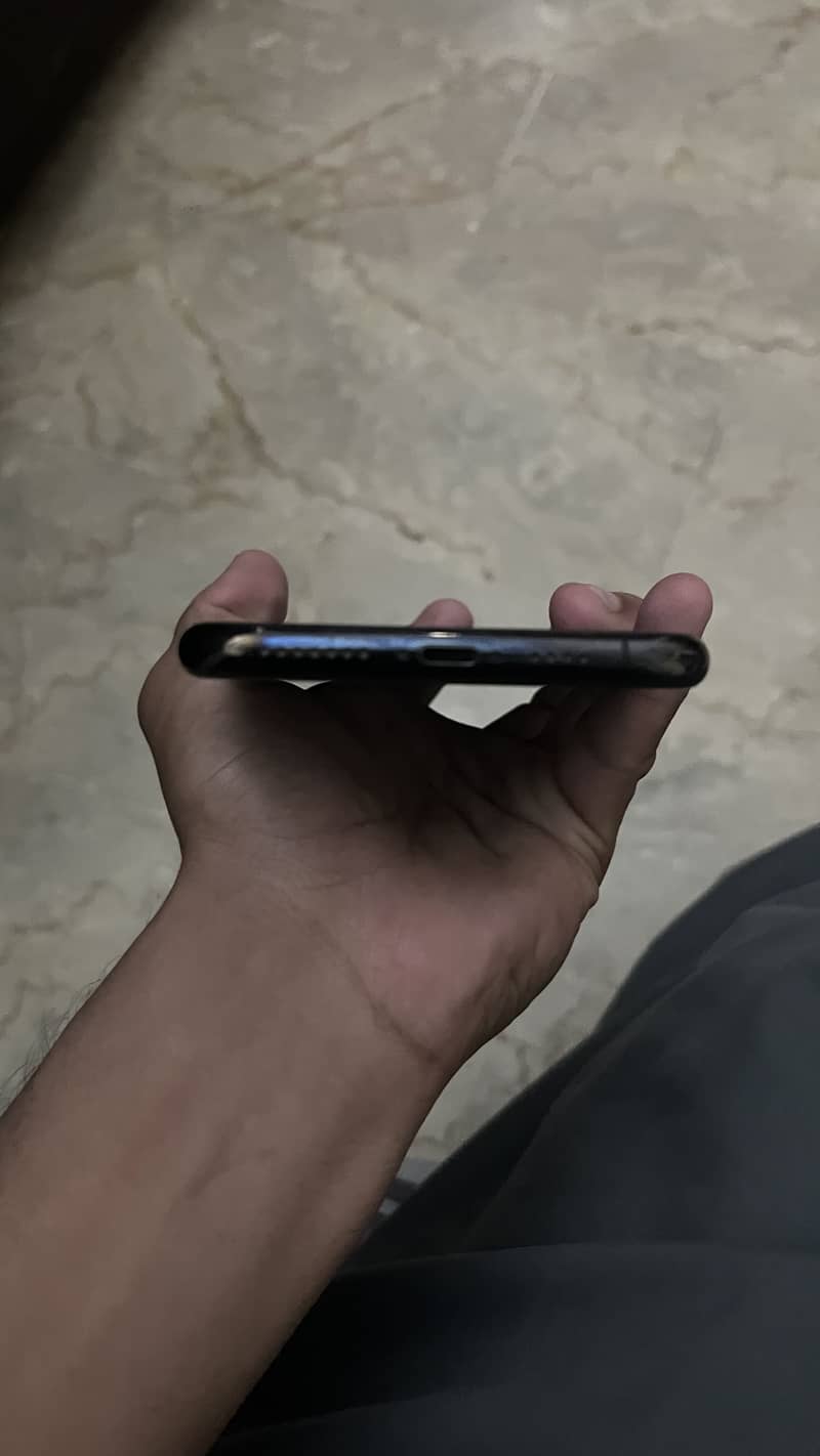 Apple iPhone 11 Pro Max 7