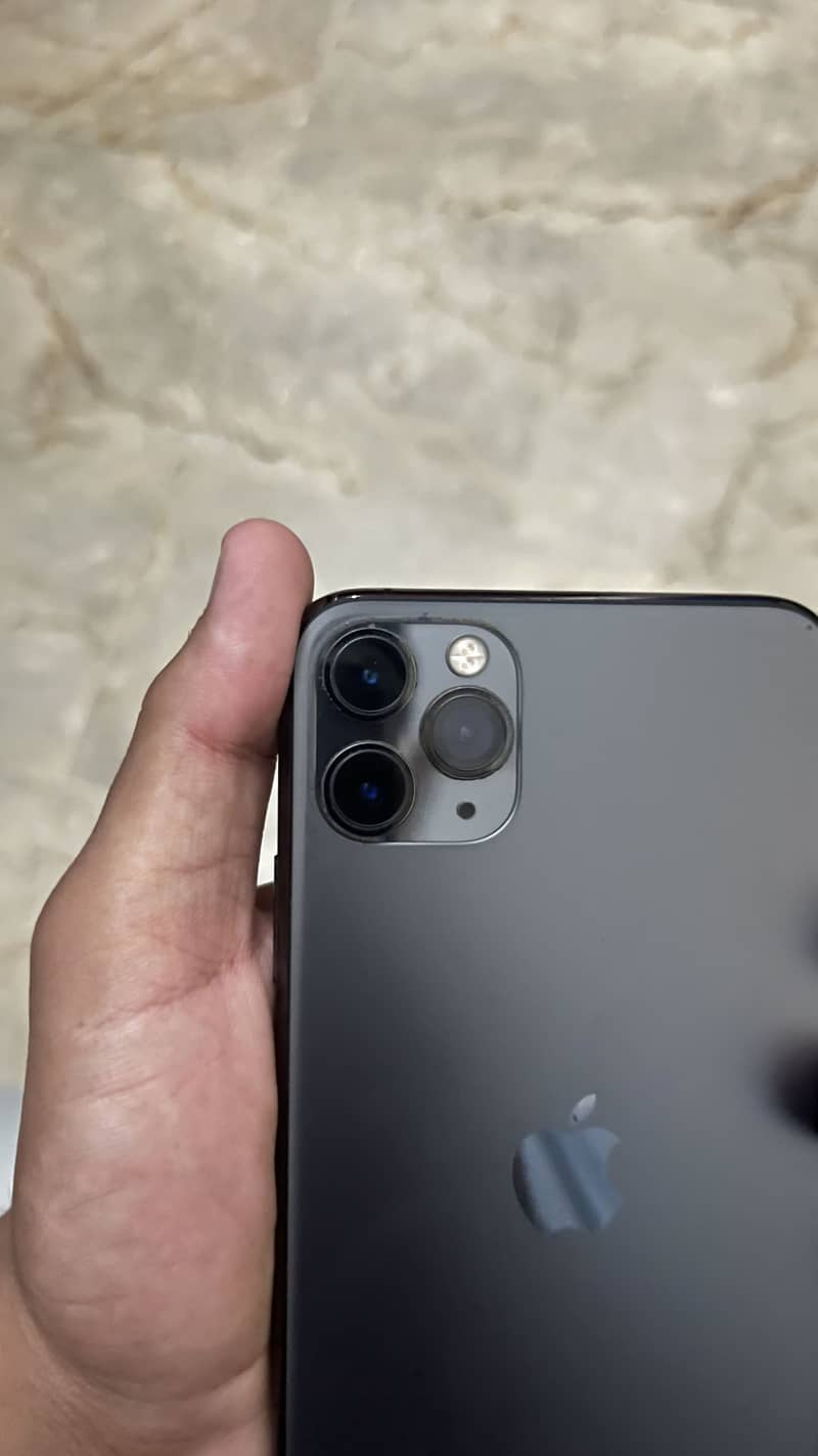 Apple iPhone 11 Pro Max 8