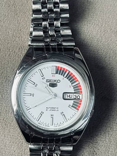 Seiko 5 white racer dial