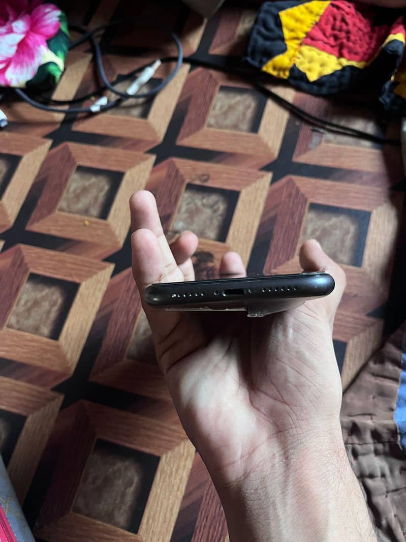 Apple iPhone 11 5