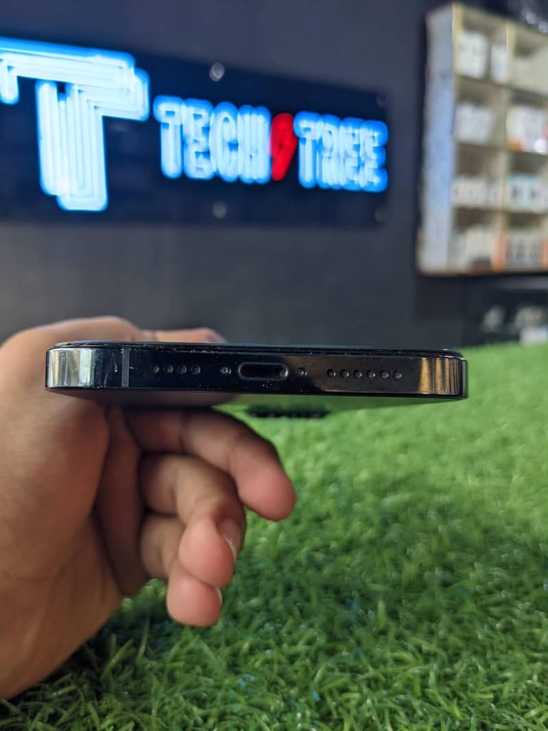 Apple iPhone 12 Pro 4