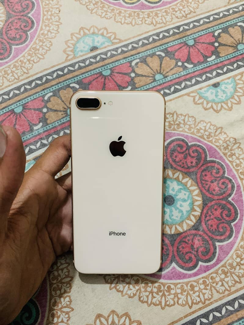Apple iPhone 8 Plus 1