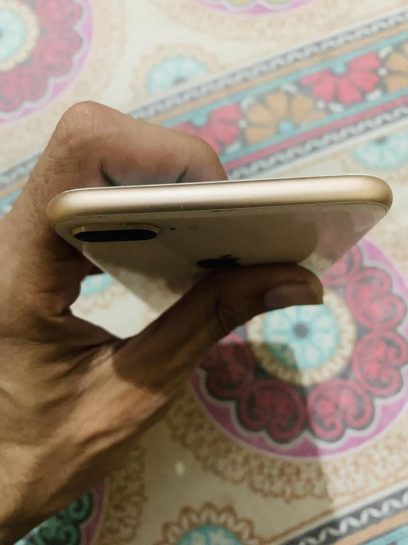 Apple iPhone 8 Plus 5