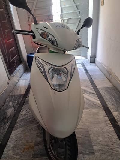 United 100CC Scooty for Girls