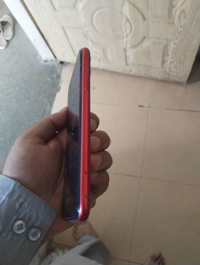 Apple iPhone 11 4