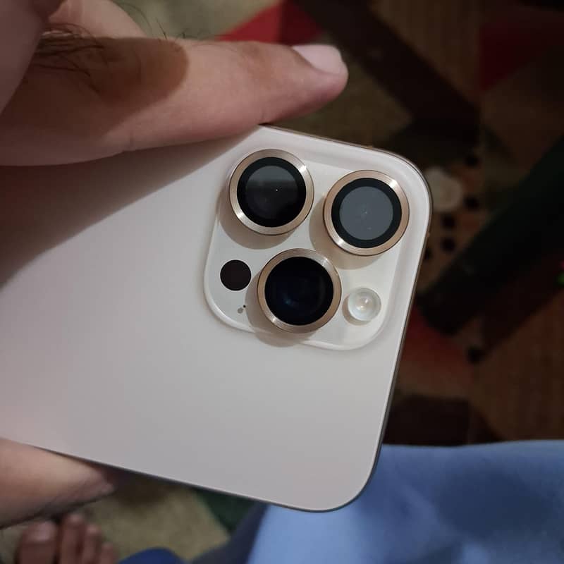 Apple iPhone 16 Pro Max 2