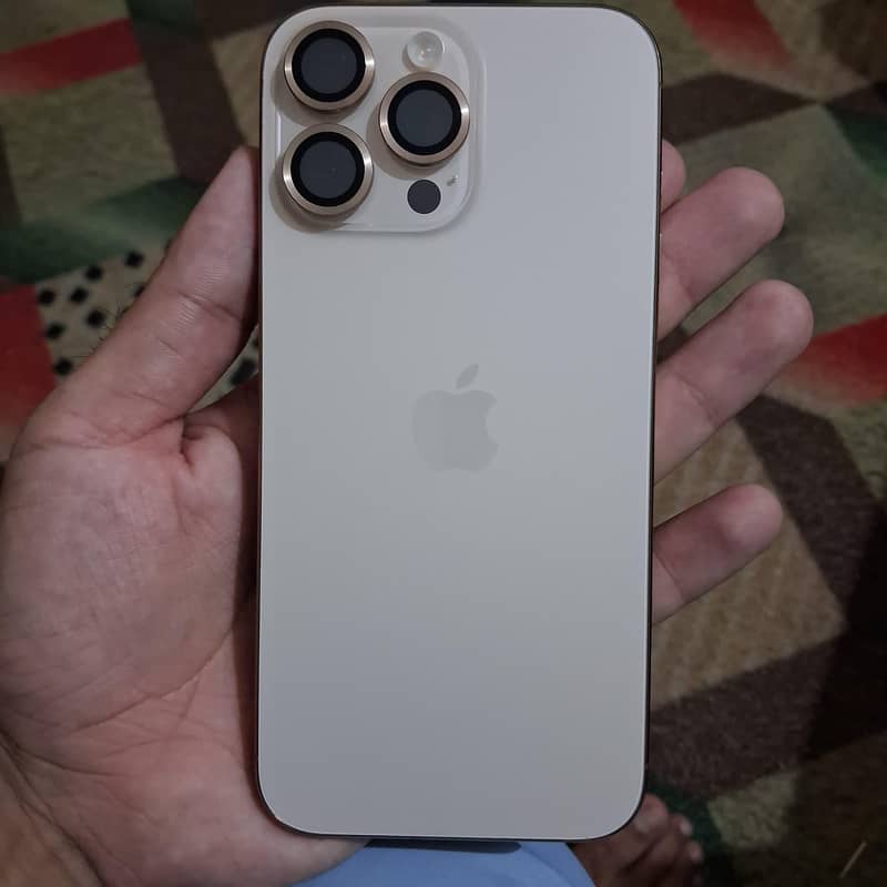 Apple iPhone 16 Pro Max 3
