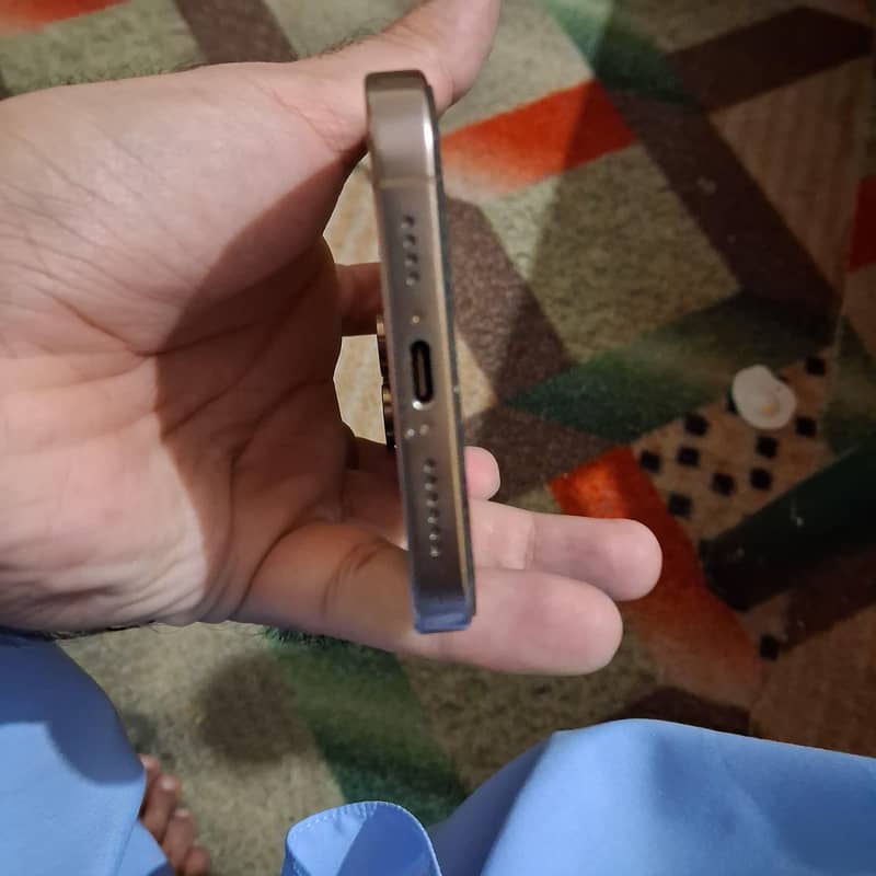 Apple iPhone 16 Pro Max 5