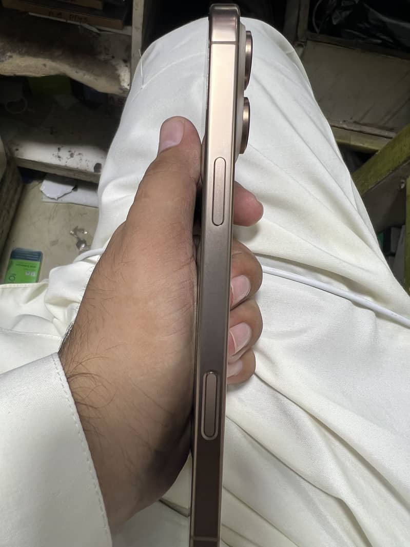 Apple iPhone 16 Pro Max 5