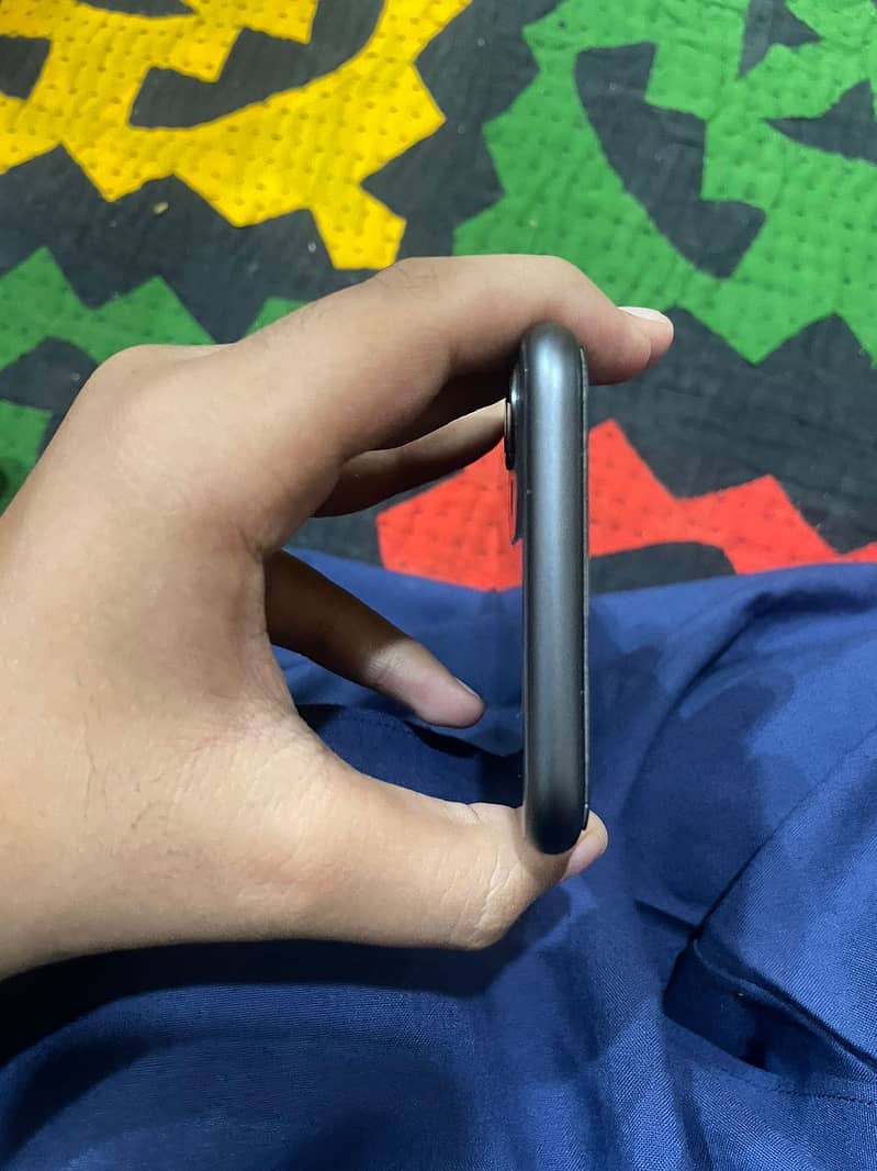 Apple iPhone 11 4