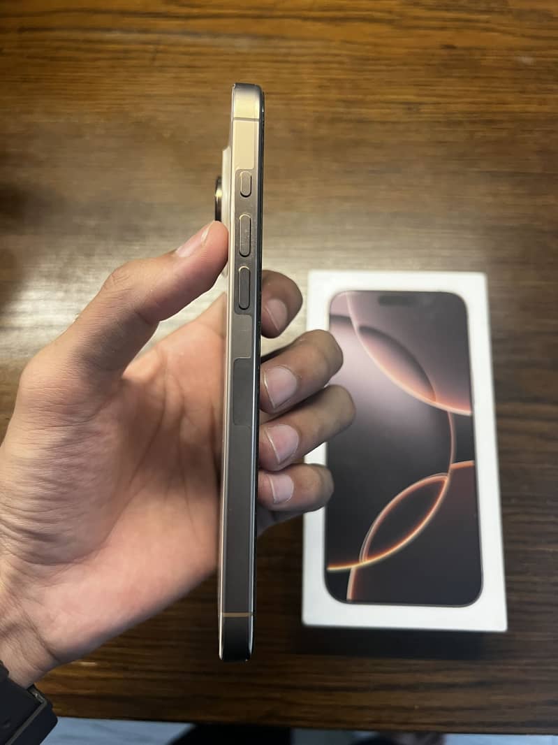 Apple iPhone 16 Pro Max 5