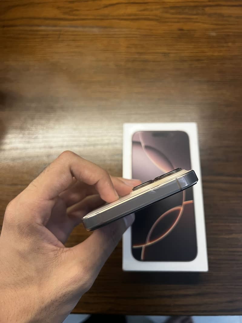 Apple iPhone 16 Pro Max 6