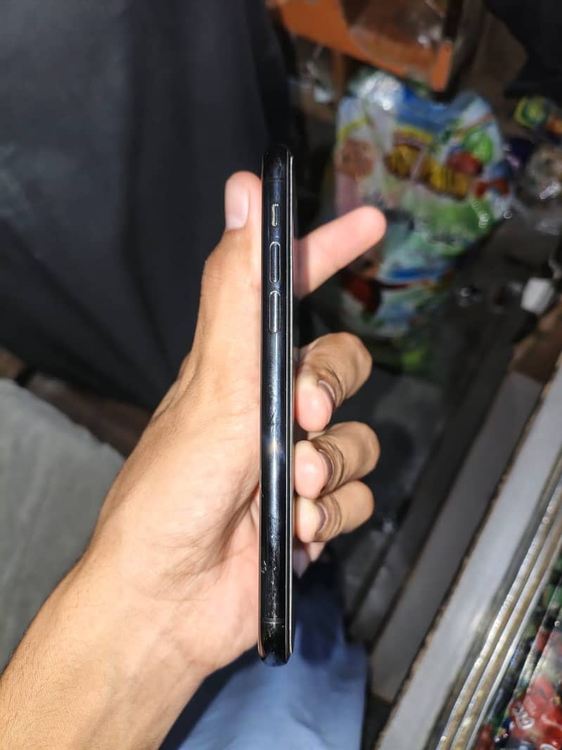 Apple iPhone 11 Pro 1
