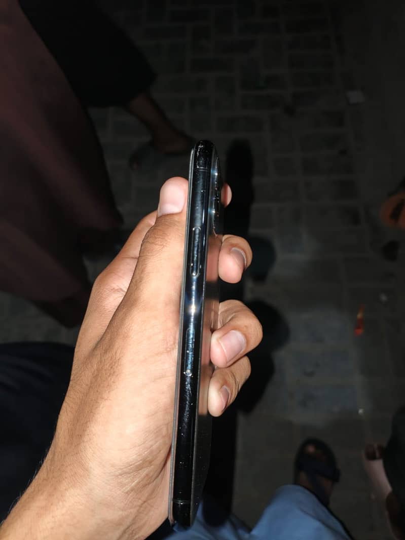 Apple iPhone 11 Pro 2