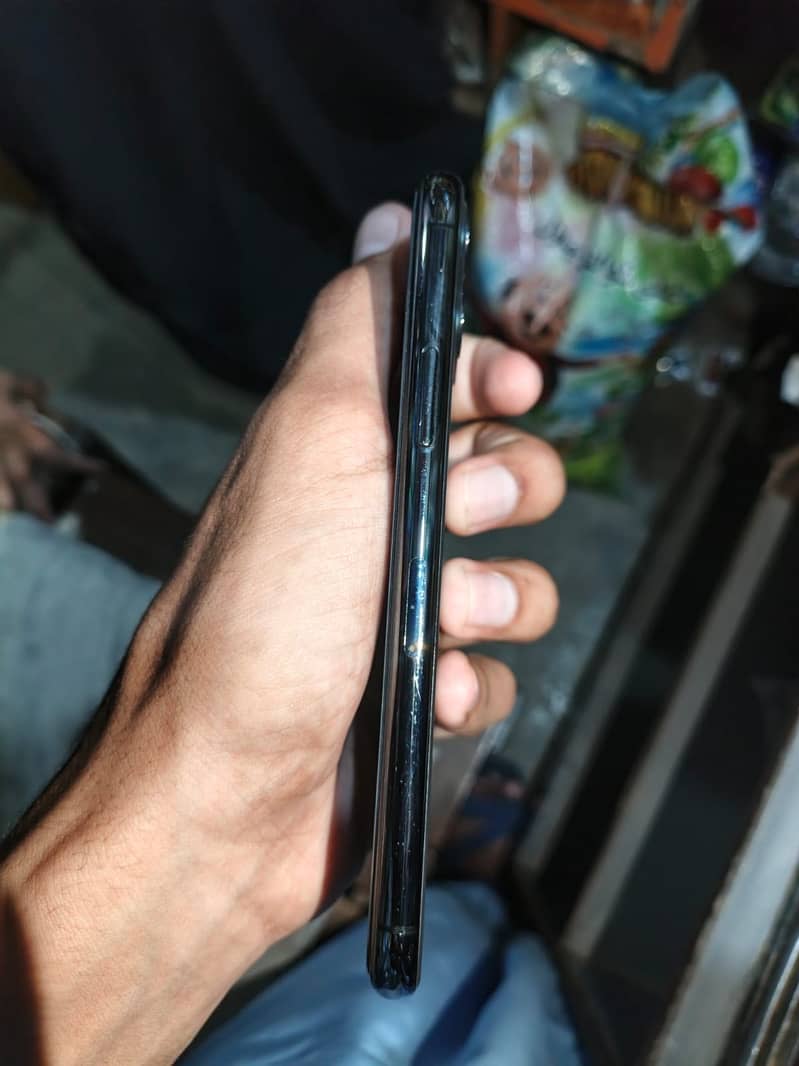 Apple iPhone 11 Pro 3