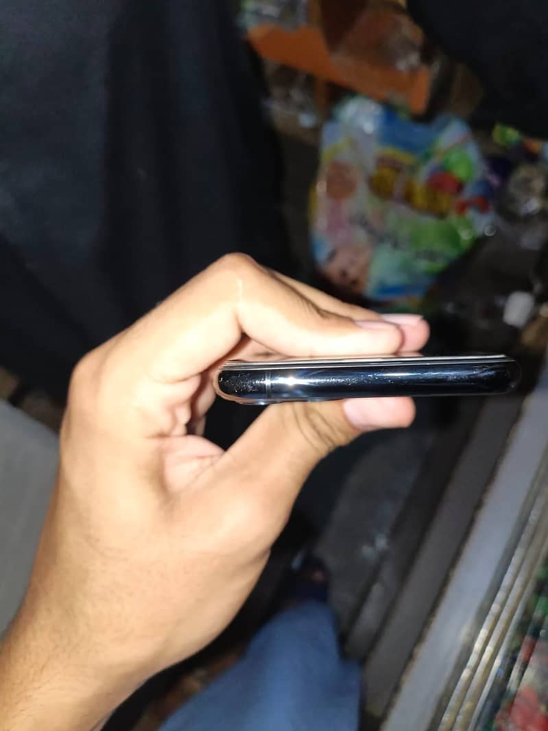 Apple iPhone 11 Pro 6