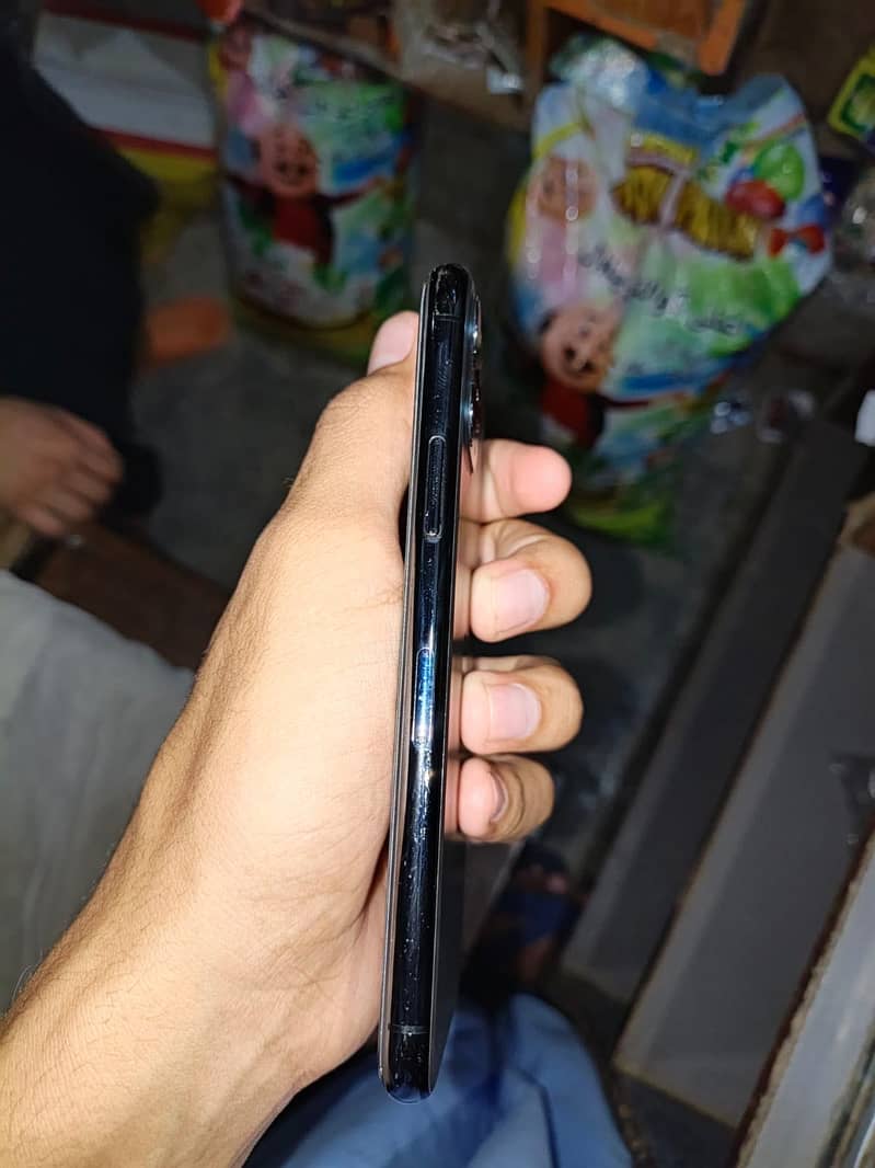 Apple iPhone 11 Pro 9