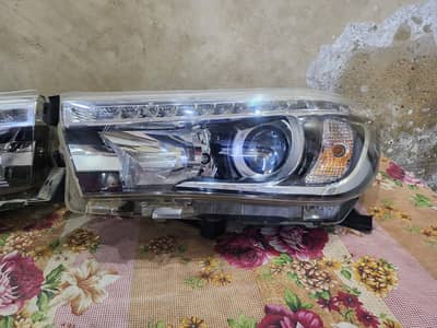 Toyota revo 100 person original lights 2018 to2020