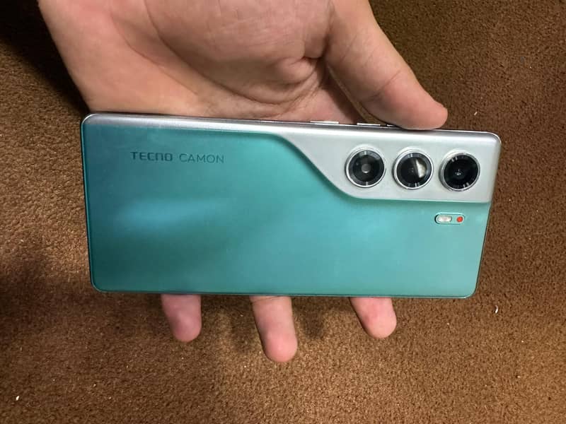 Tecno CAMON 40 Pro 1