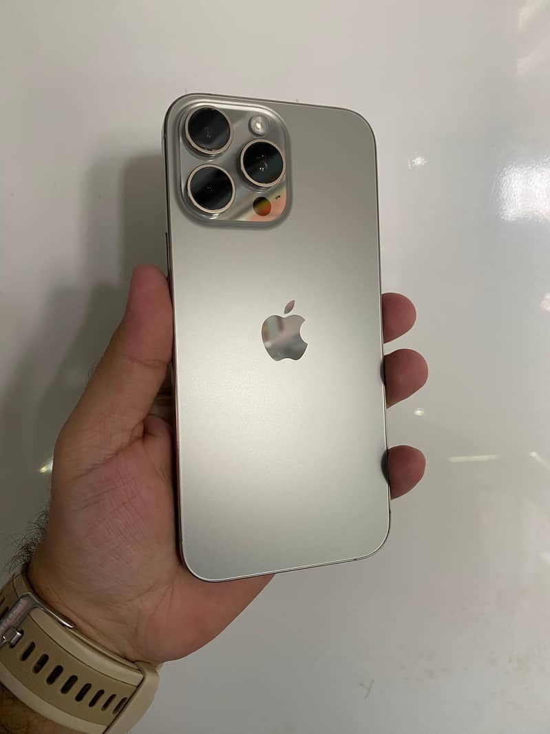 Apple iPhone 16Pro Max 0